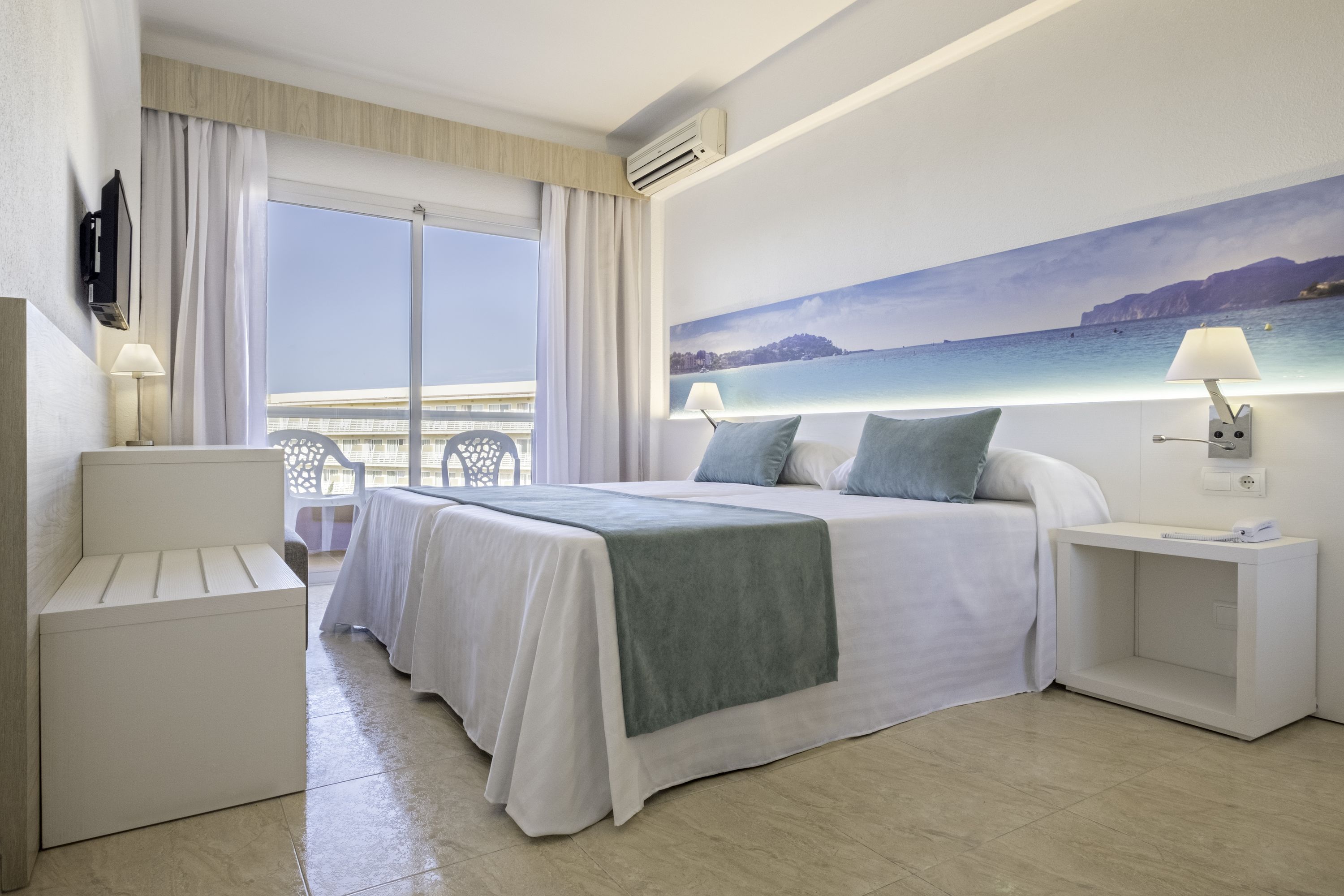 غرفة بسريرين منفصلين بإطلالة على البحر، Azuline Hotel Bahamas and Bahamas II 2/2