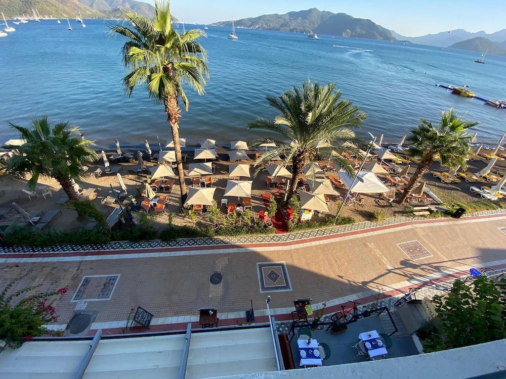 Reis Beach Hotel 24/25