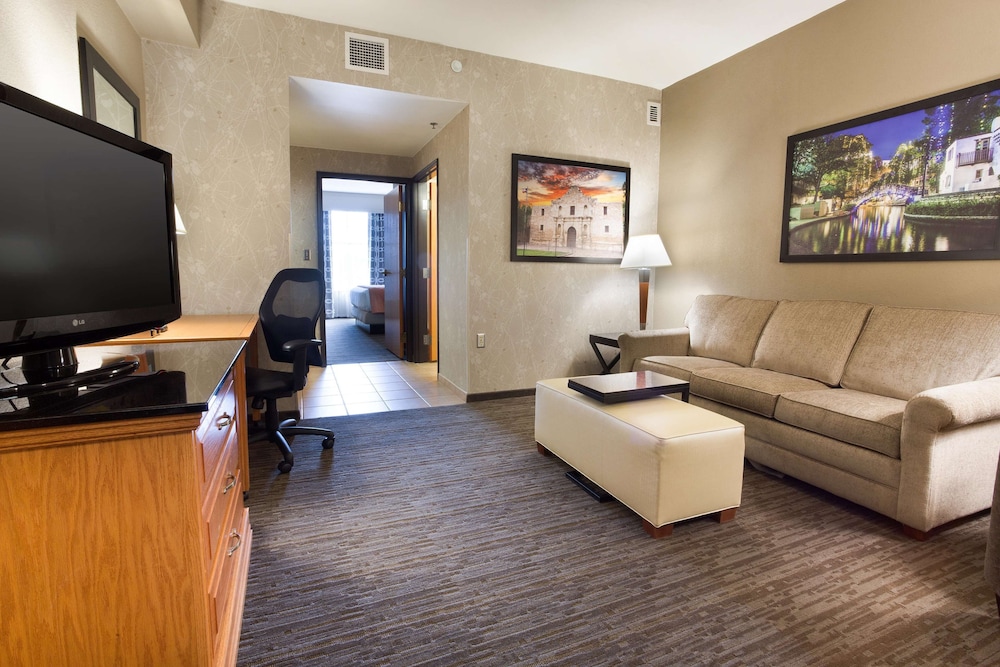 Drury Inn & Suites San Antonio North Stone Oak 27/34