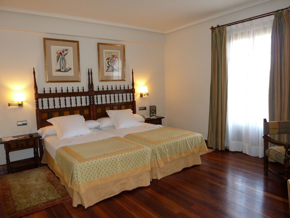 غرفة قياسية بسريرين منفصلين، Parador De Calahorra 2/10