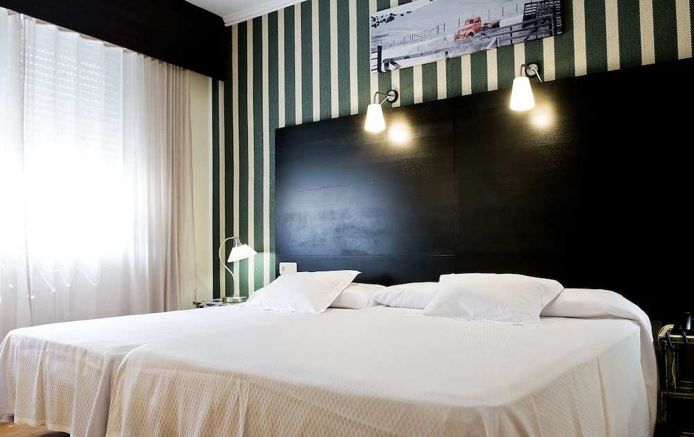 HRC Hotel 16/26