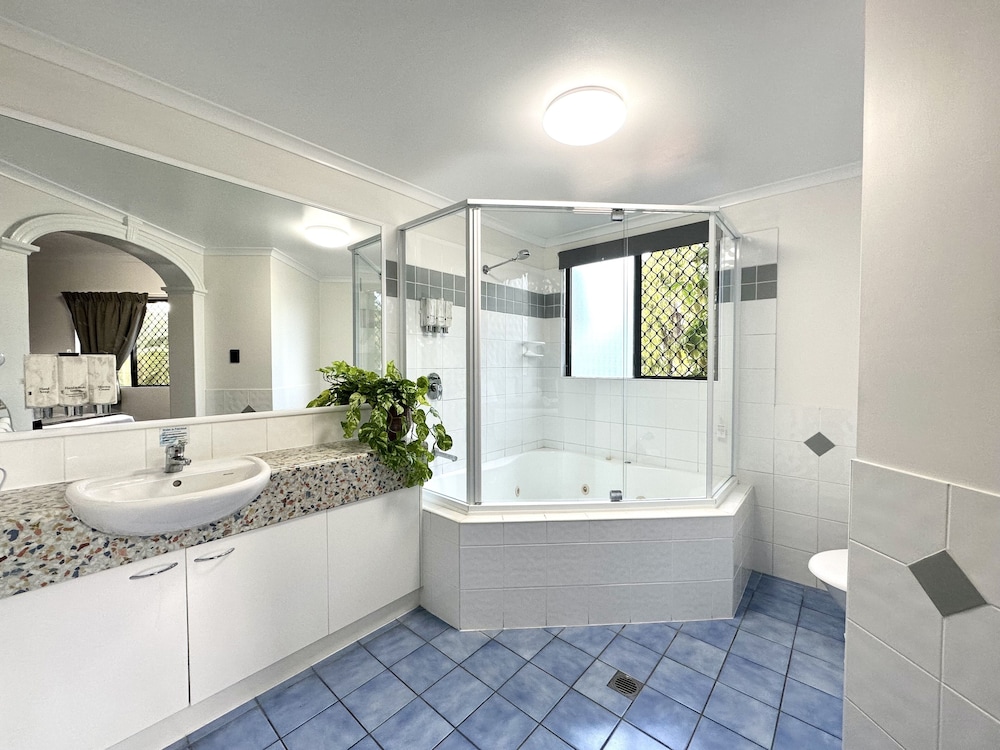 MACKAY RESORT MOTEL 65/65
