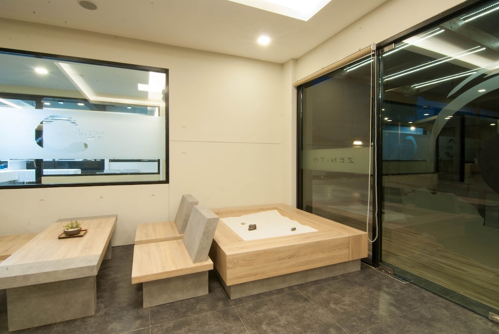 Zenith Residence Hotel 26/45