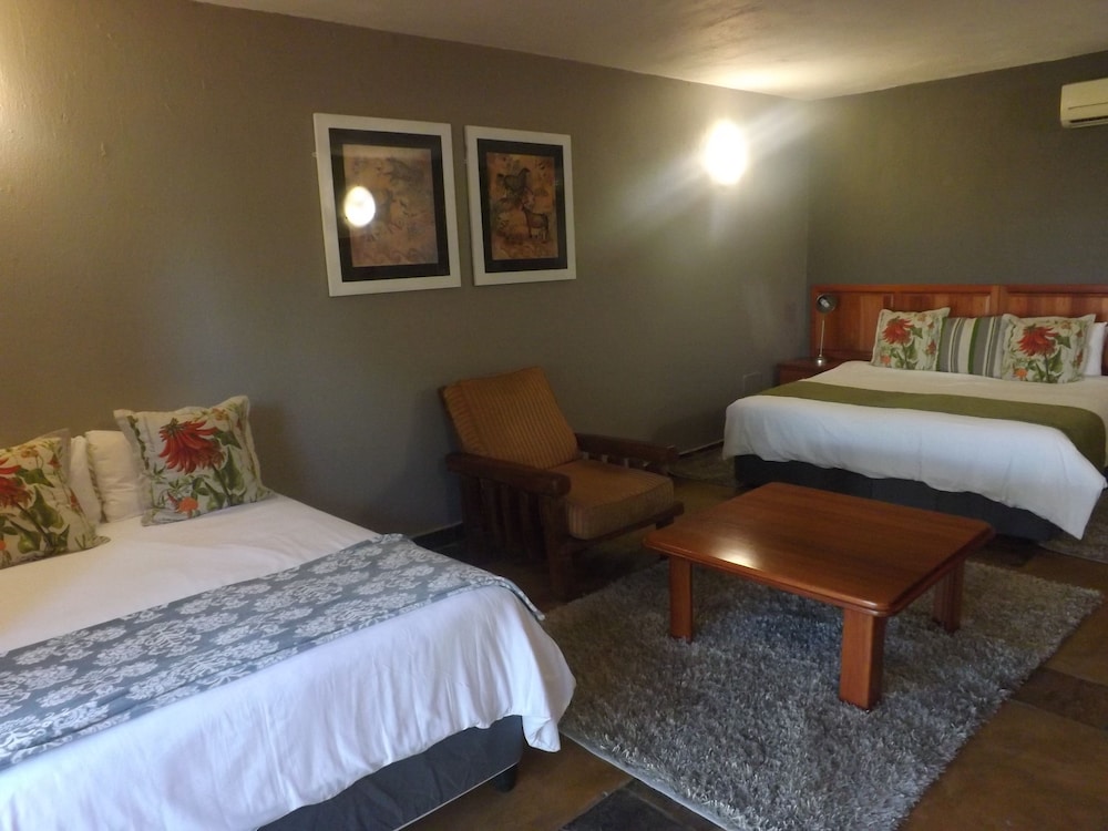 Ebundu Lodge 22/79