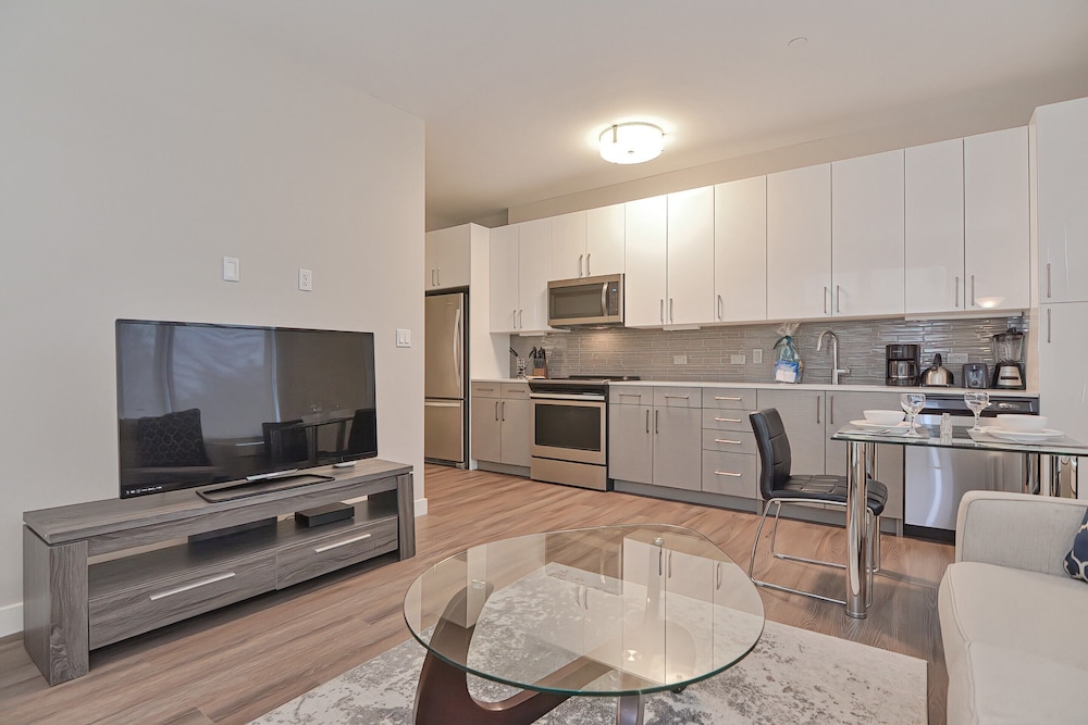 Global Luxury Suites East Boston 26/50