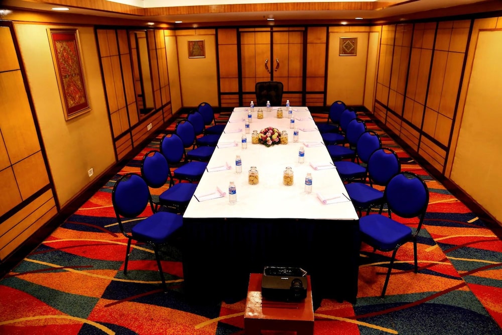 Gokulam Park Inn 35/57