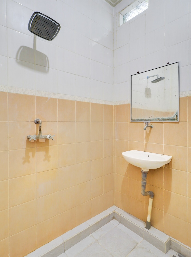 Hotel O Surabaya near Surabaya Town Square formerly Kupang Gunung Residence 58/60
