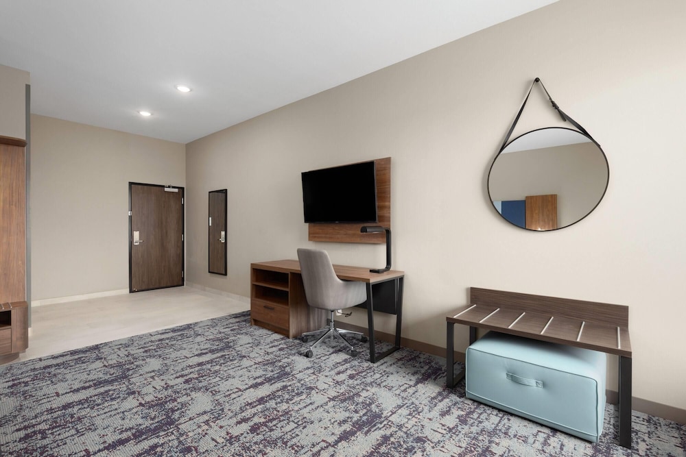La Quinta Inn & Suites by Wyndham Athens 35/49