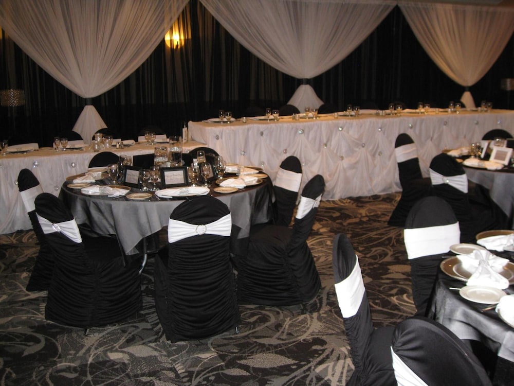 The Glenmore Inn & Convention Centre 57/60