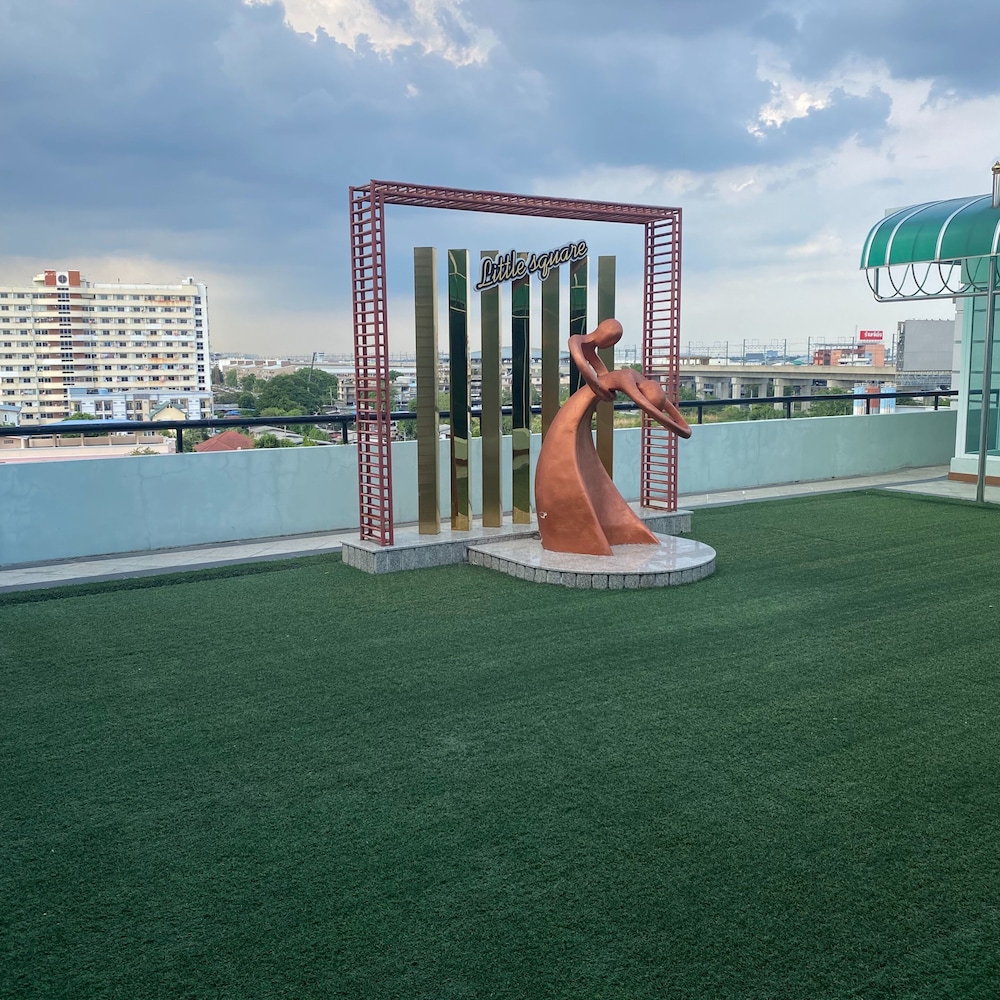 NJOY Prestige Grand Hotel Don Mueang 65/70