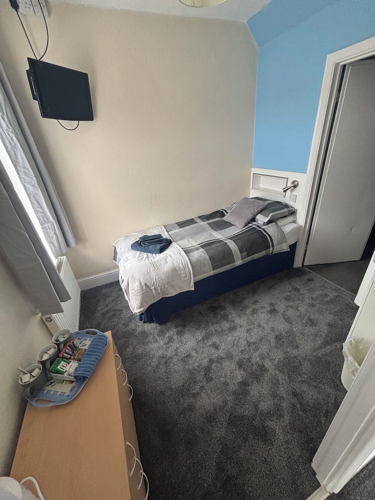 Ivydene Hotel 39/50
