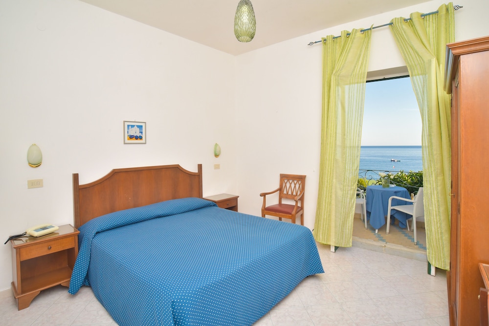 Maronti Hotel 9/55