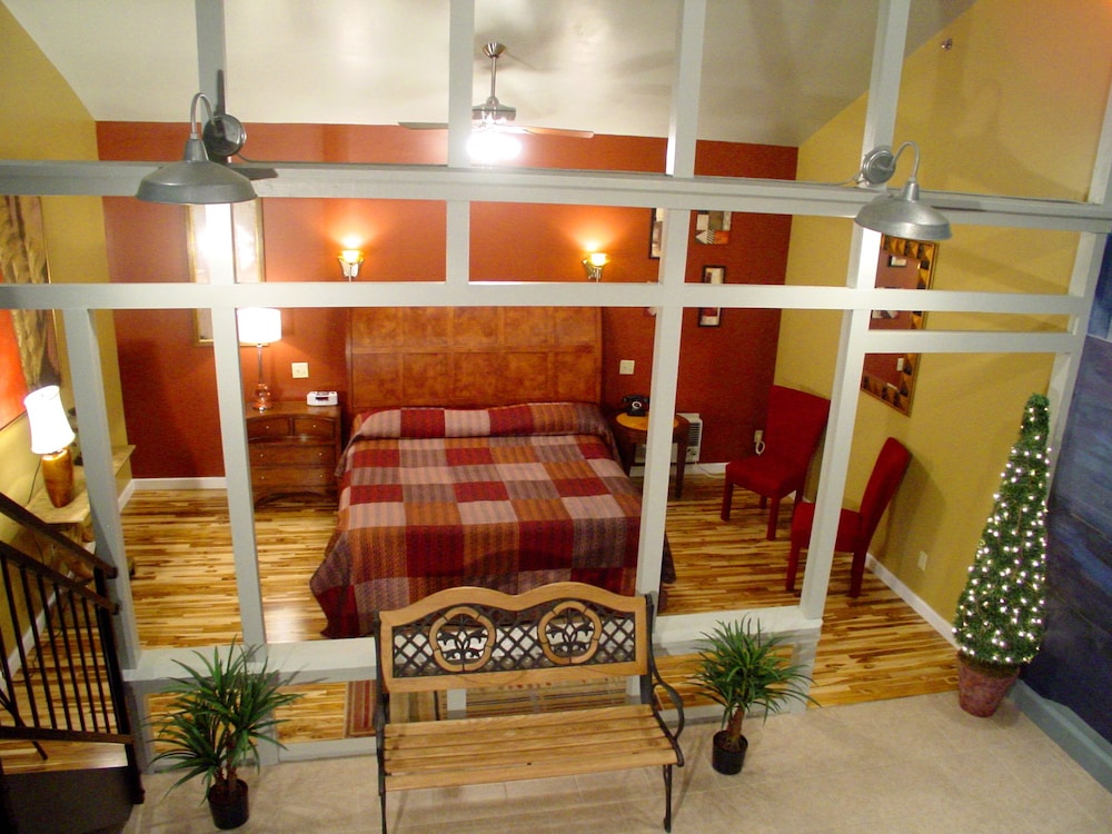Wildwood Inn Tropical Dome & Theme Suites 9/74