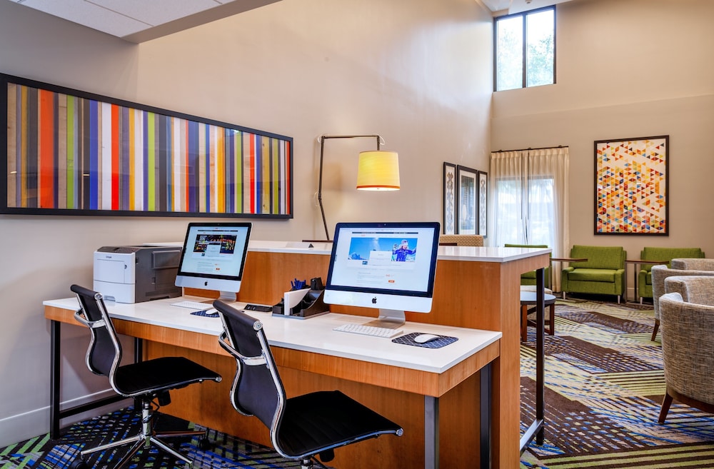 Holiday Inn Express Tampa-Brandon 34/52