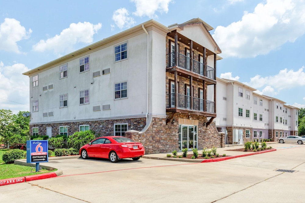 Studio6 Orange, TX 34/42