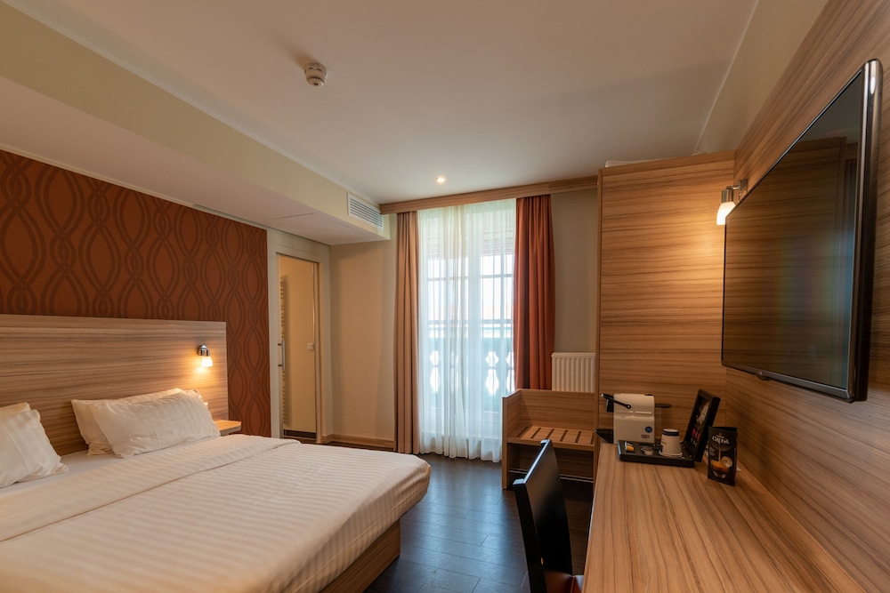 STAR INN HOTEL PREMIUM DRESDEN IM HAUS ALTMARKT, BY QUALITY(Formerly Star Inn Hotel Premium Dresden 23/38