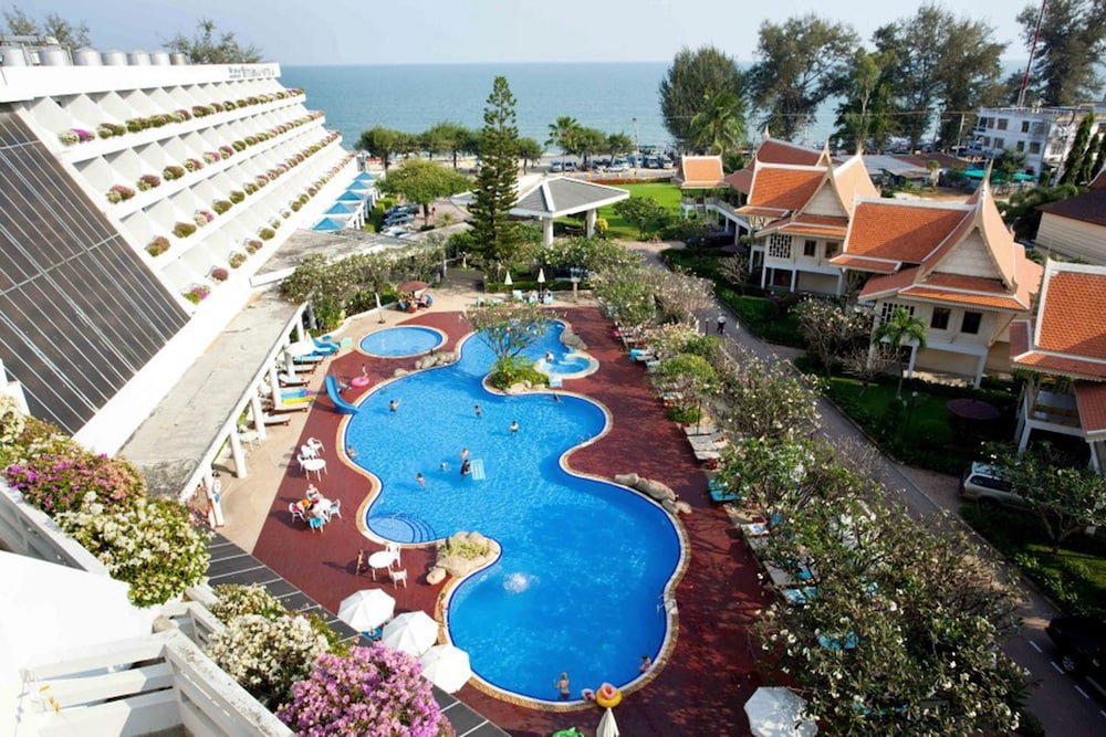 The Cha Am Methavalai Hotel 58/65