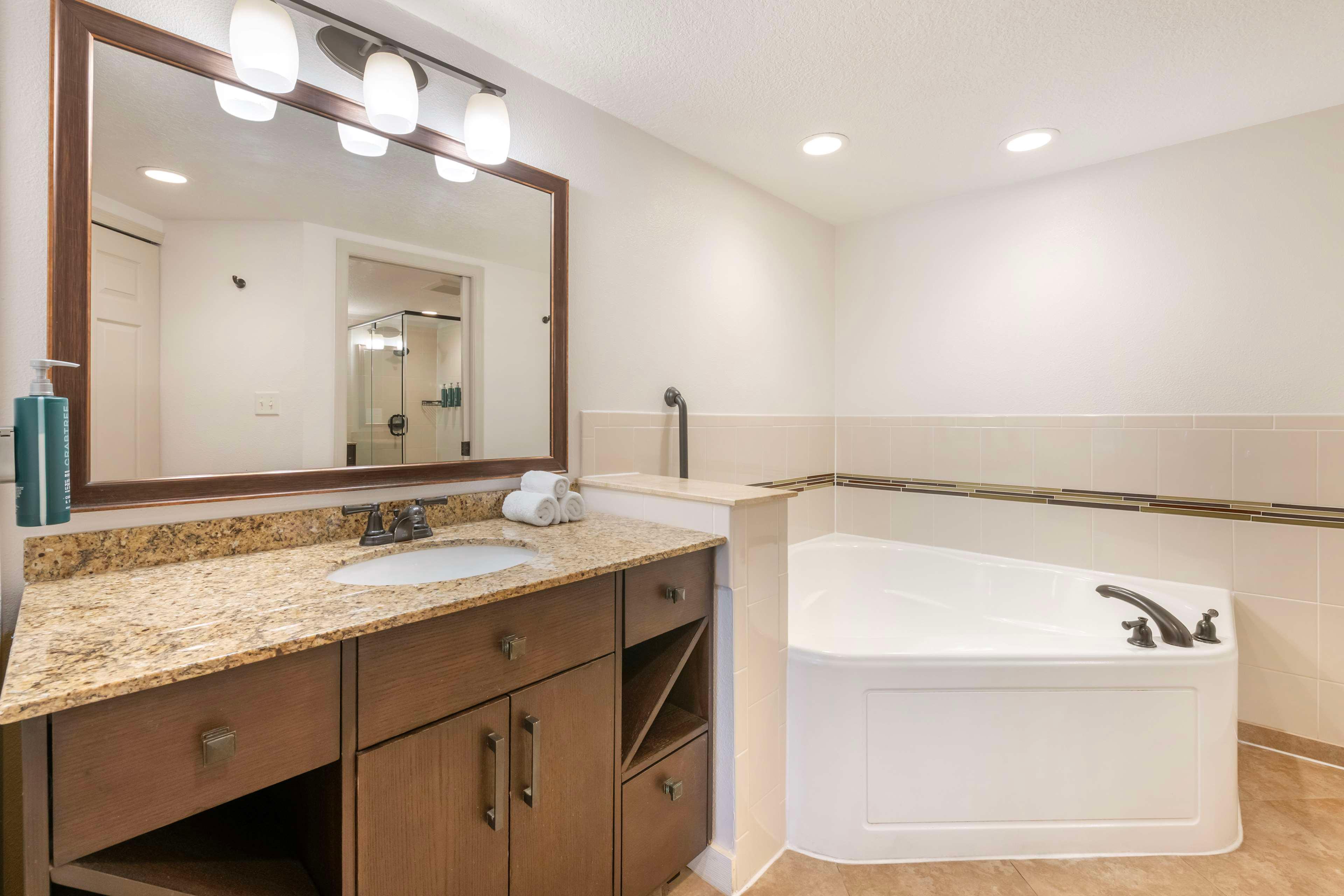 جناح بسرير كينج بشرفة بغرفة نوم واحدة، Hilton Vacation Club Aqua Sol Orlando West 2/2