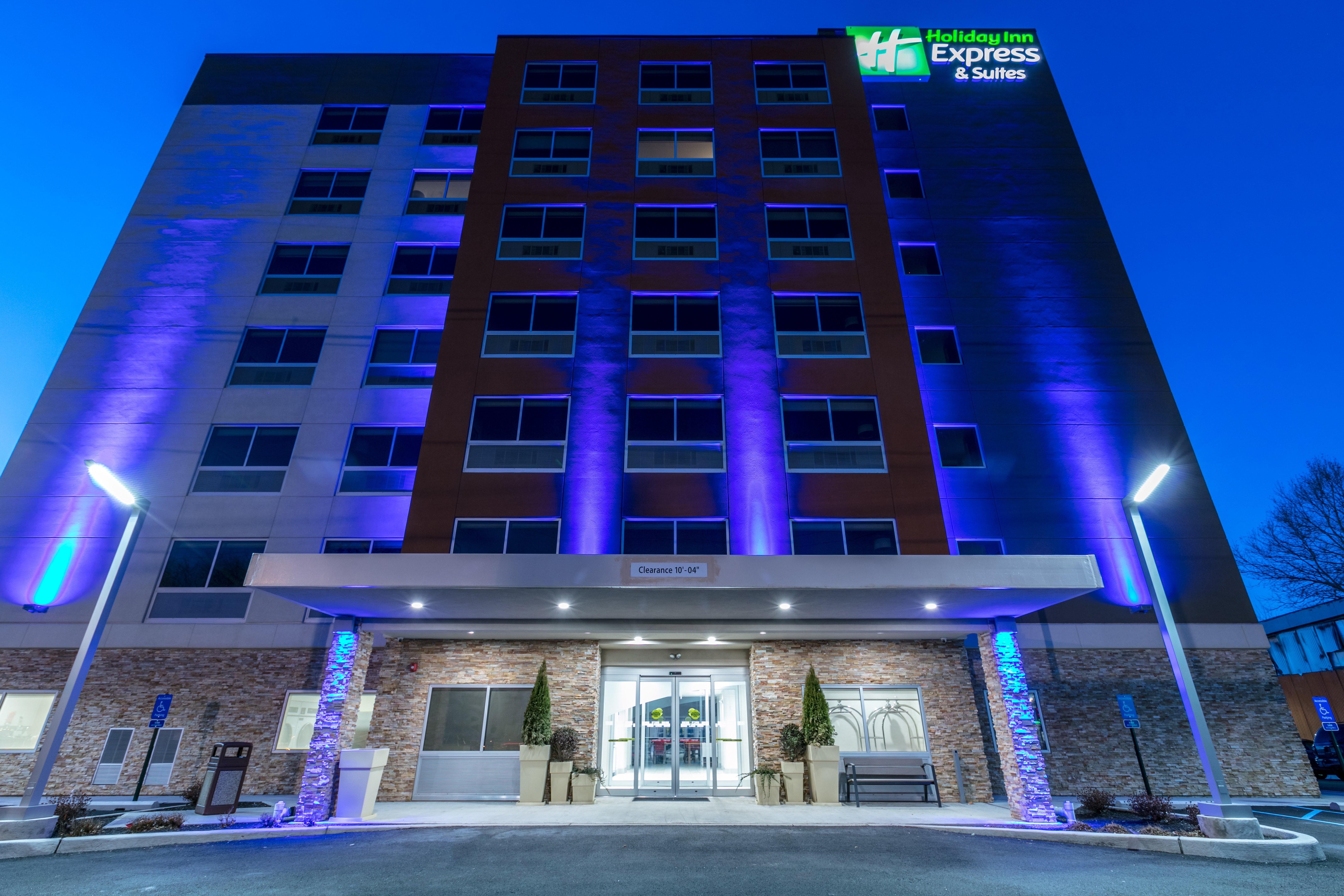 Holiday Inn Express Suites Jersey City North Hoboken 2/39