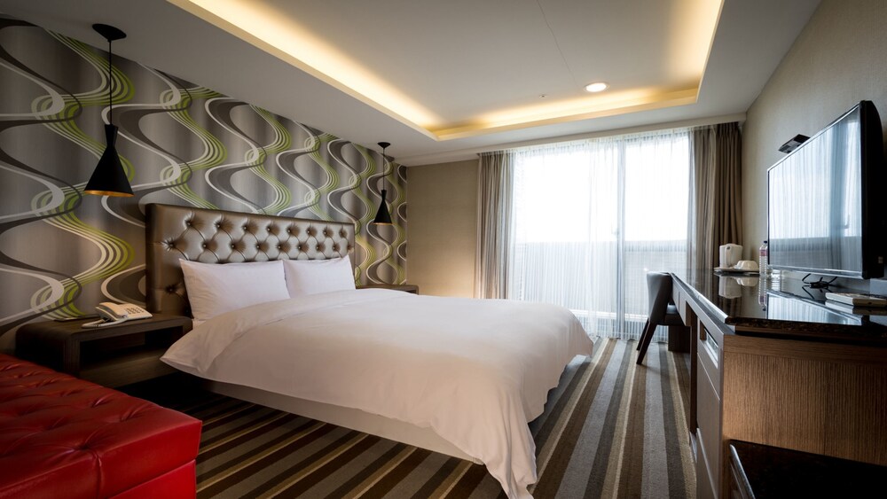 Zaw Jung Business Hotel 34/42
