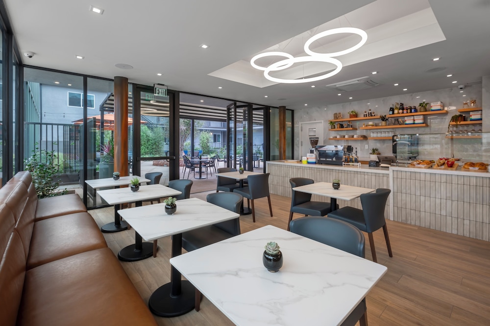 The Olivia Hotel 34/48