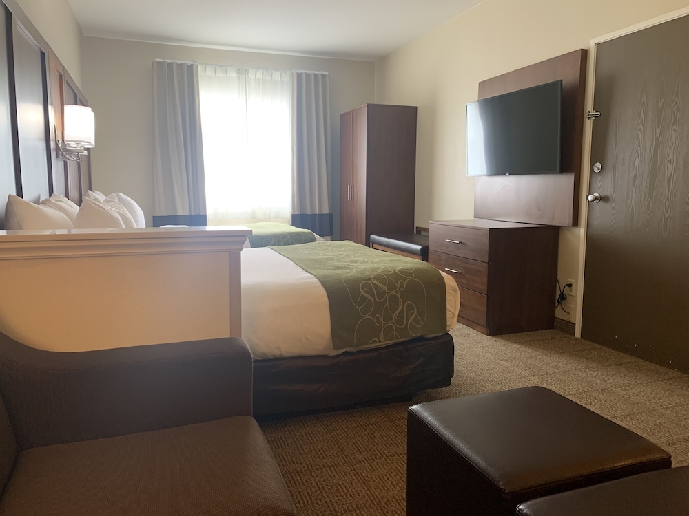 Comfort Suites Peoria I-74 11/35