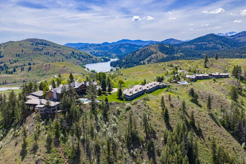 Sun Mountain Lodge 75/82