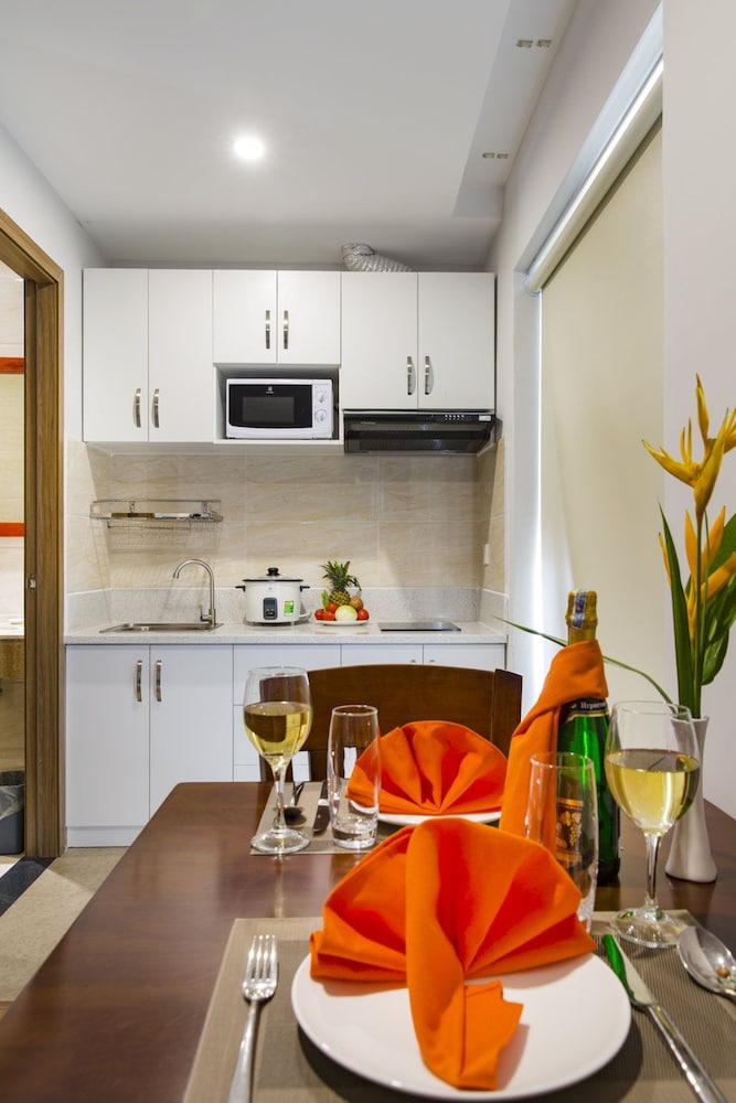 Maple Leaf Hotel & Apartment 53/75