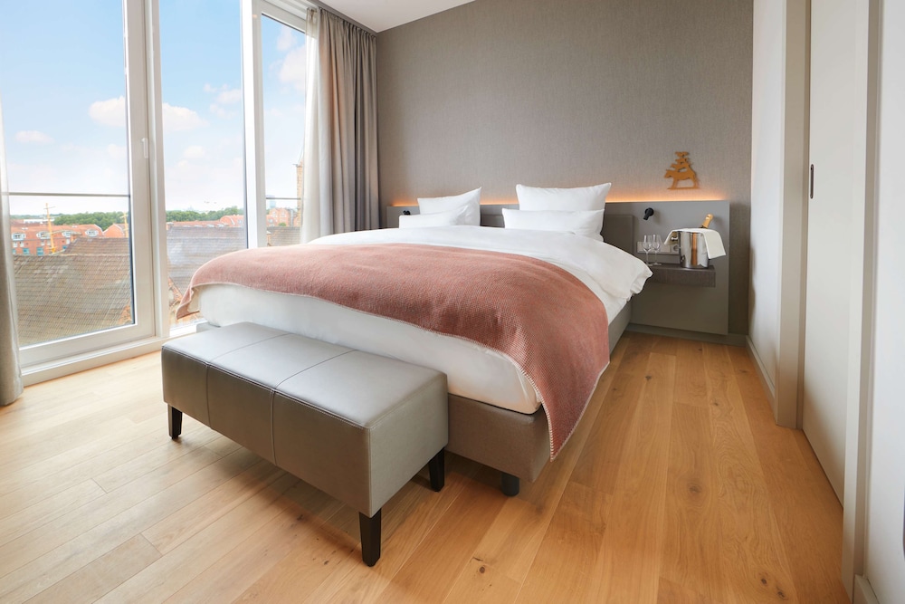 Suite, Balcony