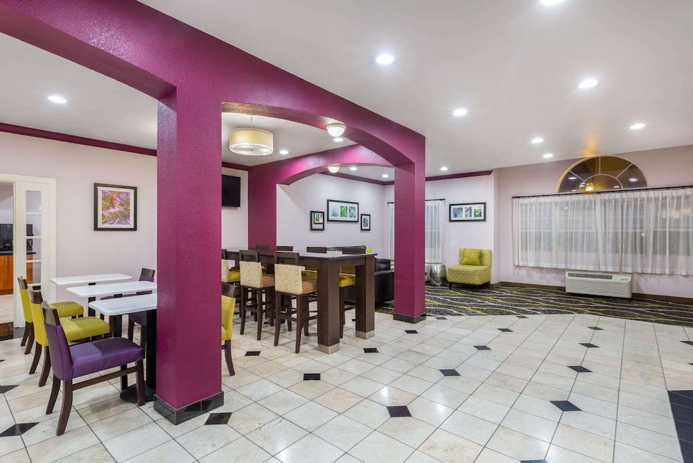 La Quinta Inn & Suites by Wyndham Tulare 31/40