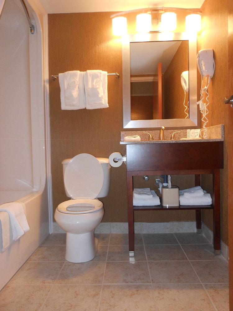 غرفة قياسية بسريرين مزدوجين، Clarion Pointe Harrisonburg 3/3