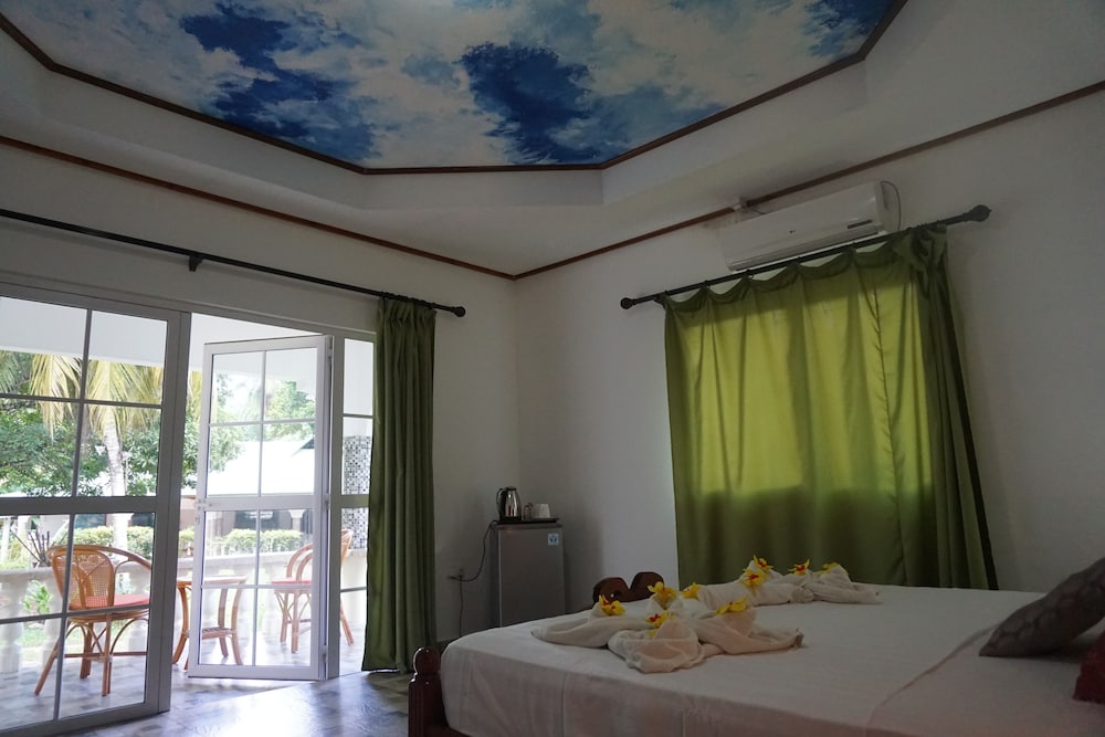 BAMBOO CHALETS 8/39