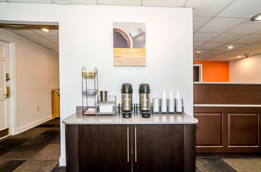 Lobby at Baymont by Wyndham Newark/Wilmington, NEWARK - DE