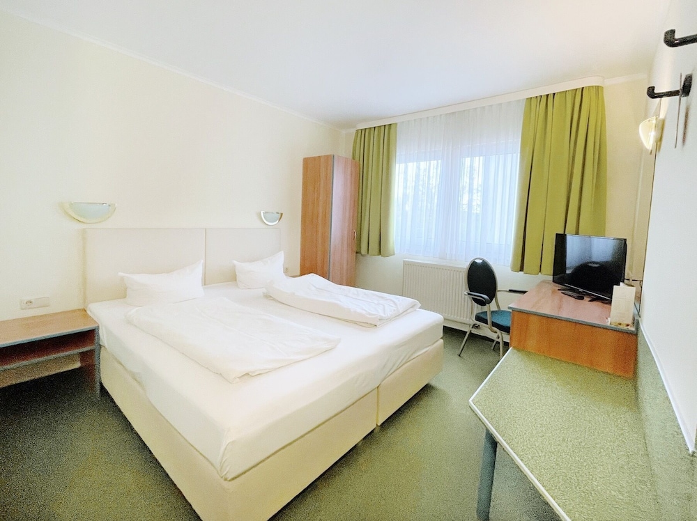 REGIOHOTEL Halle Leipzig Airport 7/24