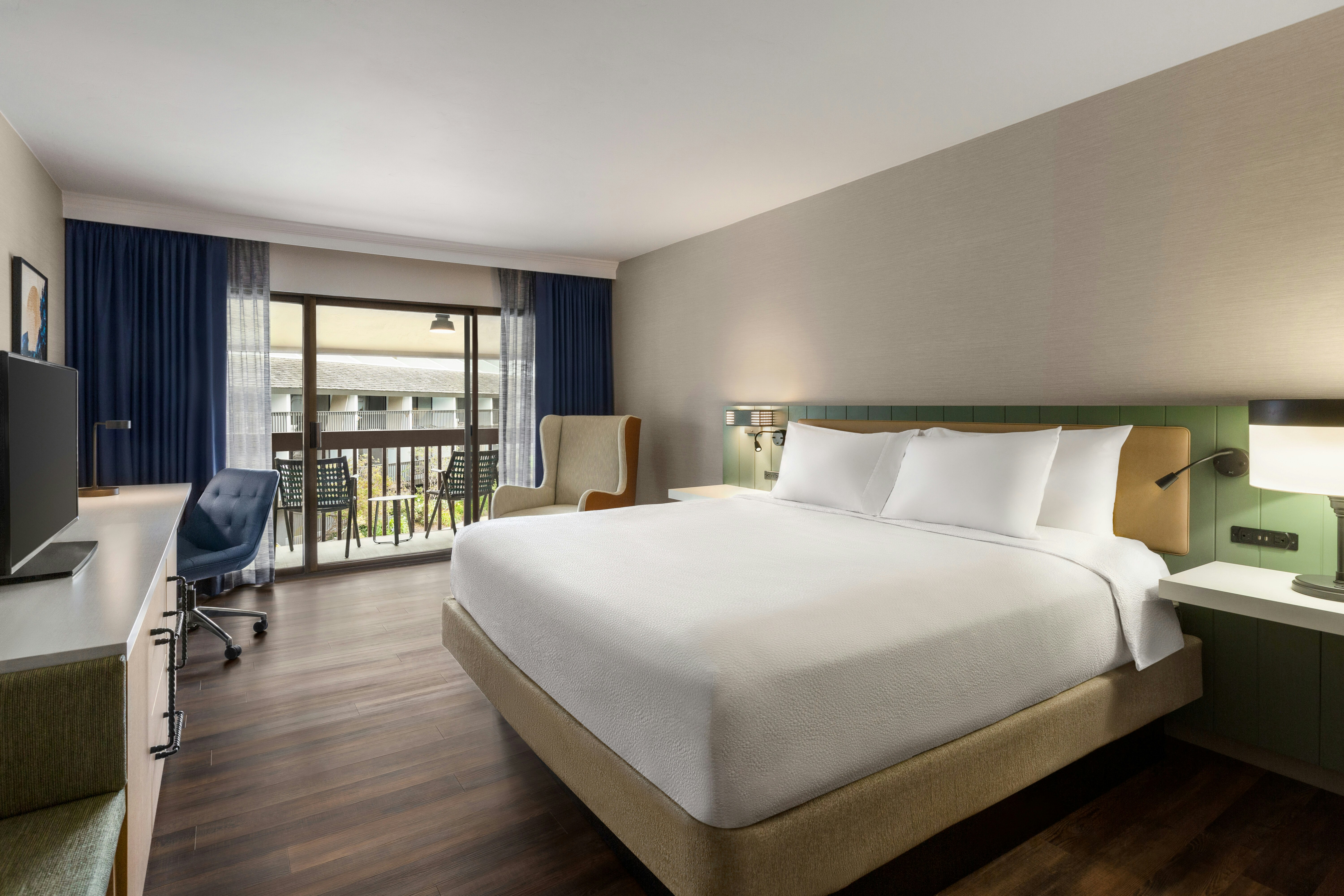 ROOM, KING BED, POOL VIEW, BALCONY