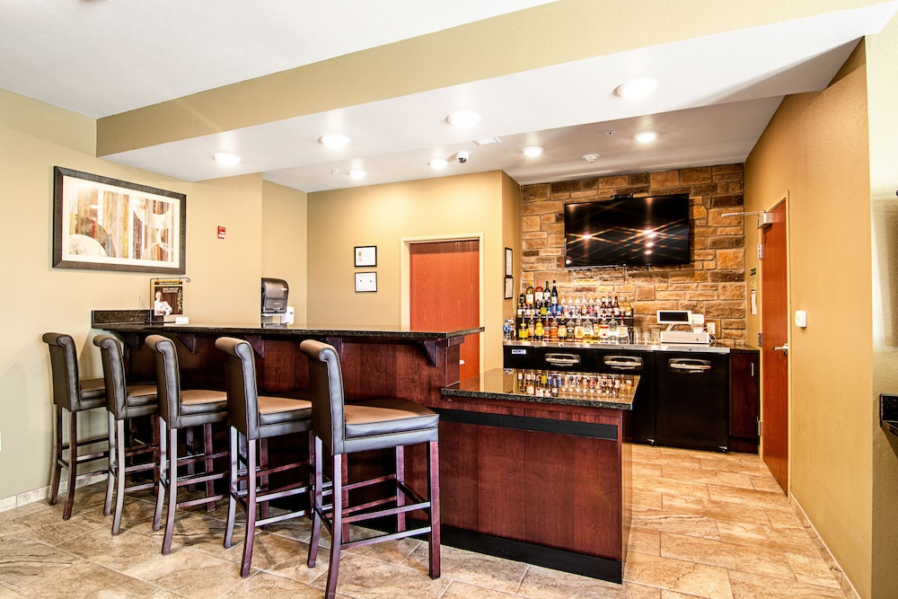 Cobblestone Hotel & Suites - Paxton 46/63