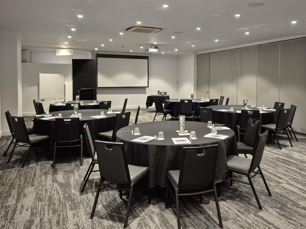 Mercure Canberra 31/41