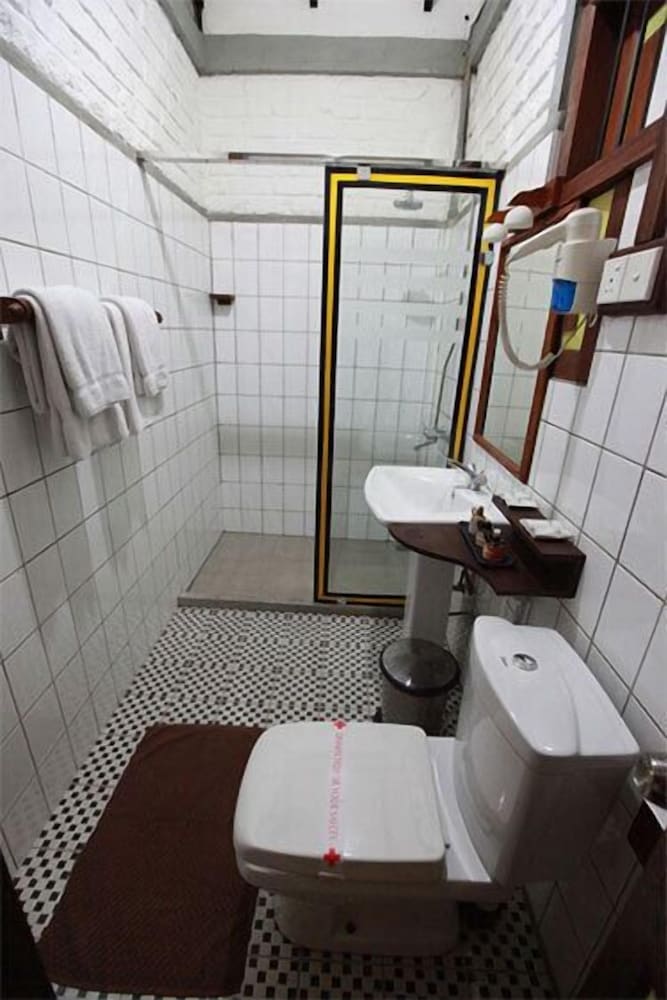 Lake Serenity Boutique Hotel 45/45