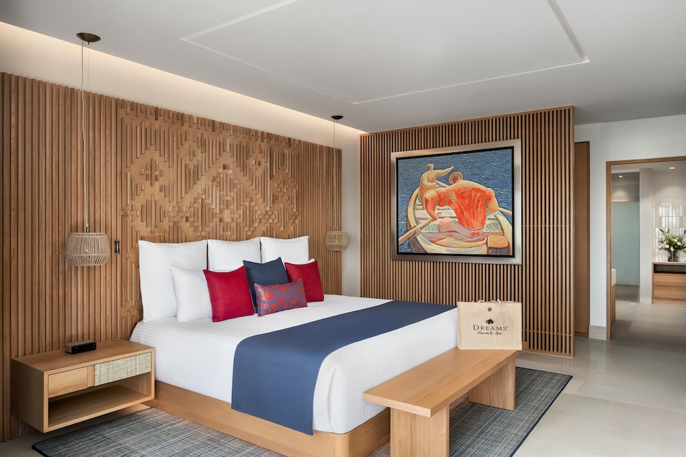 Preferred Club, Swim Out, Master, Premium, Suite, King Bed
