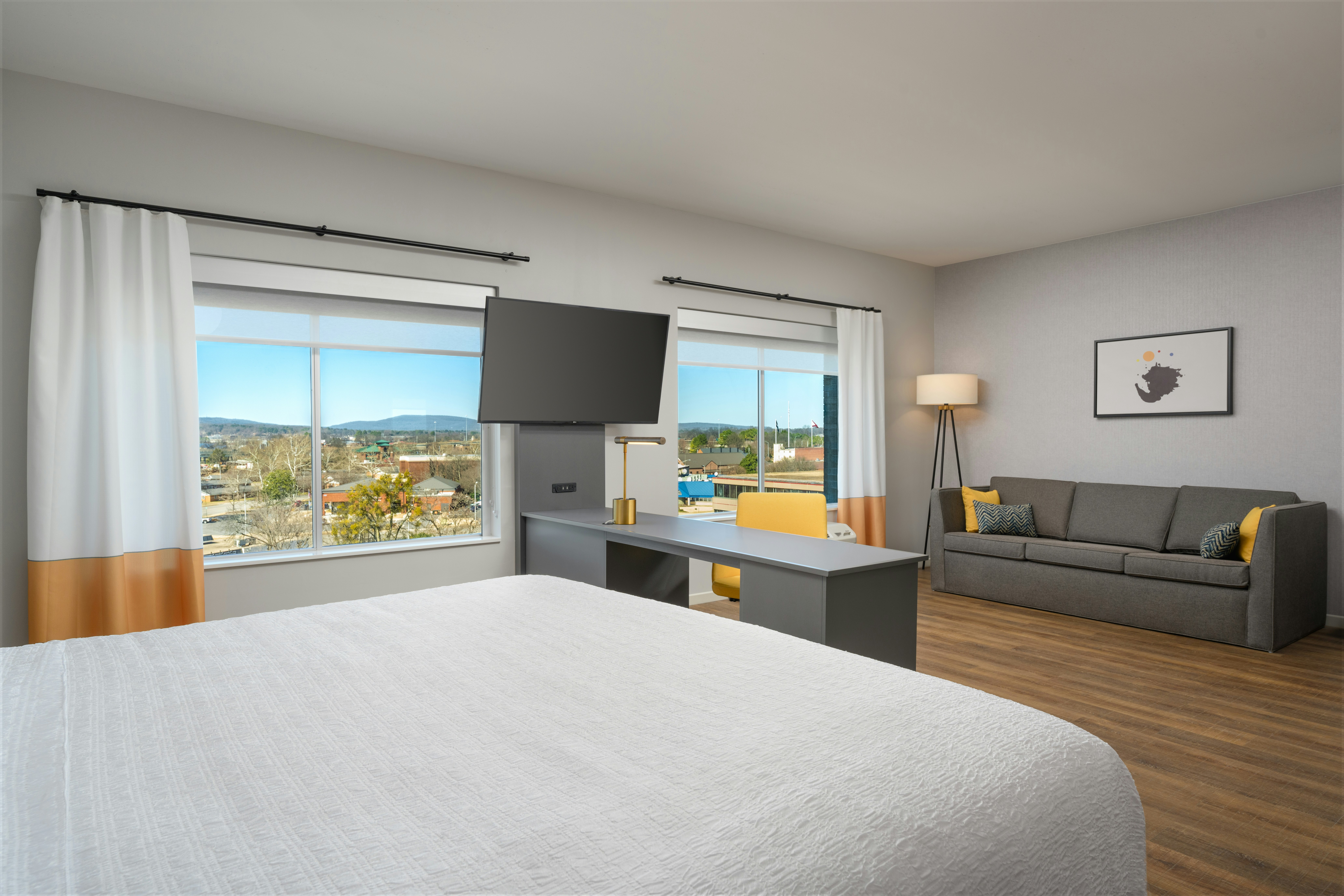 STUDIO, SUITE, KING BED