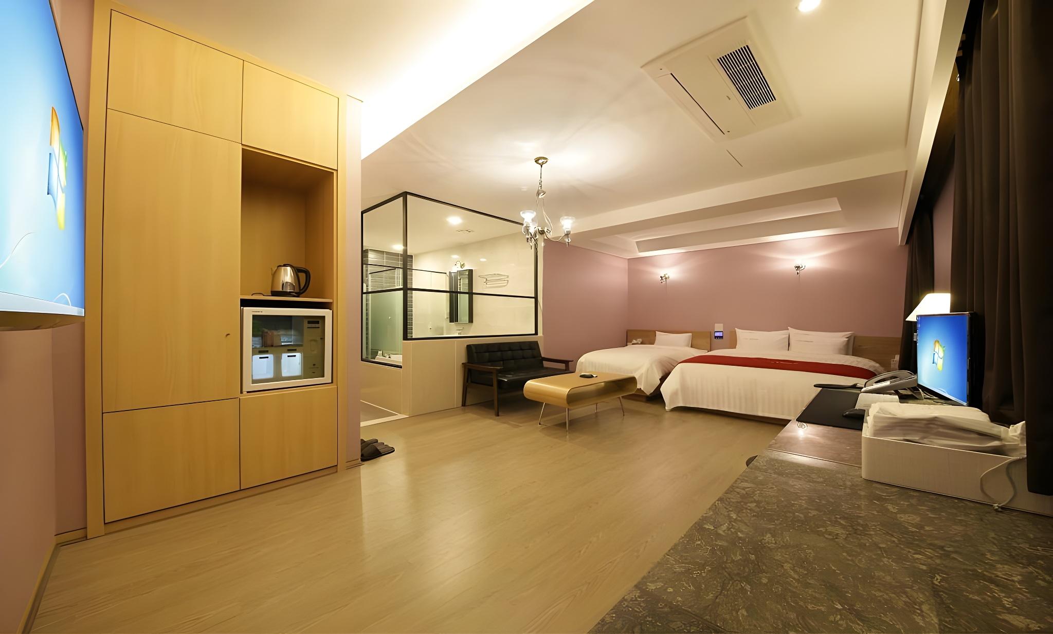 1 Bedroom, Special
