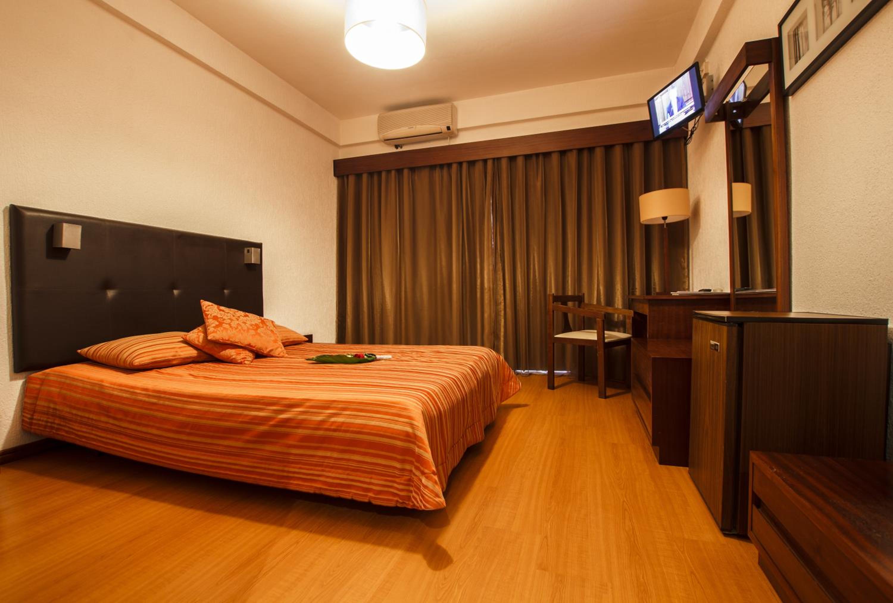 Room, Twin Beds, with Extra Bed
