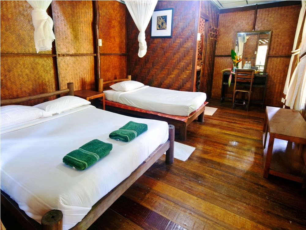 Khao Sok Riverside Cottages 7/50