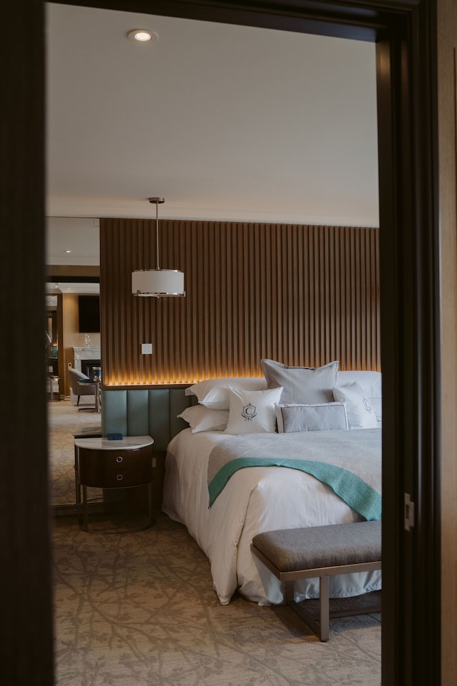 PRESIDENTIAL, SUITE