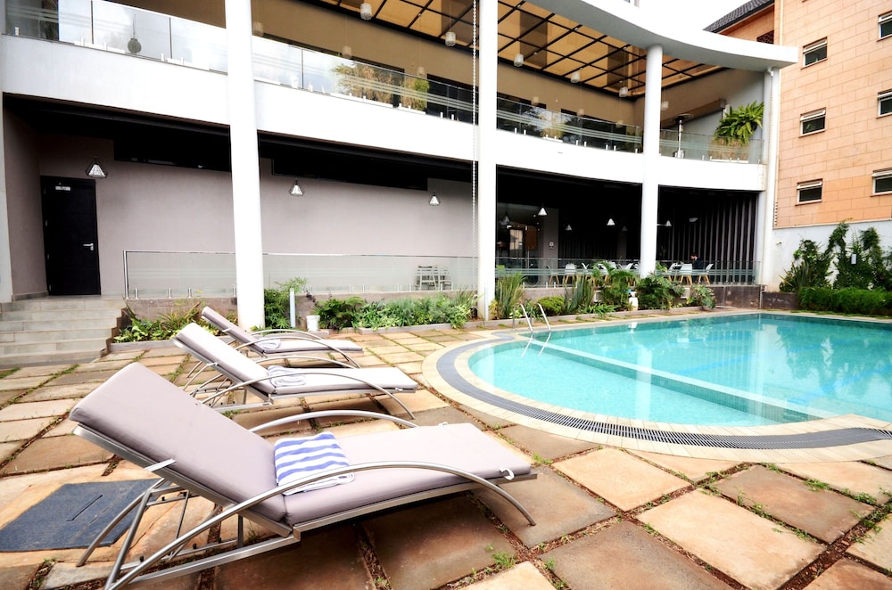Royal Tulip Canaan Hotel 79/80