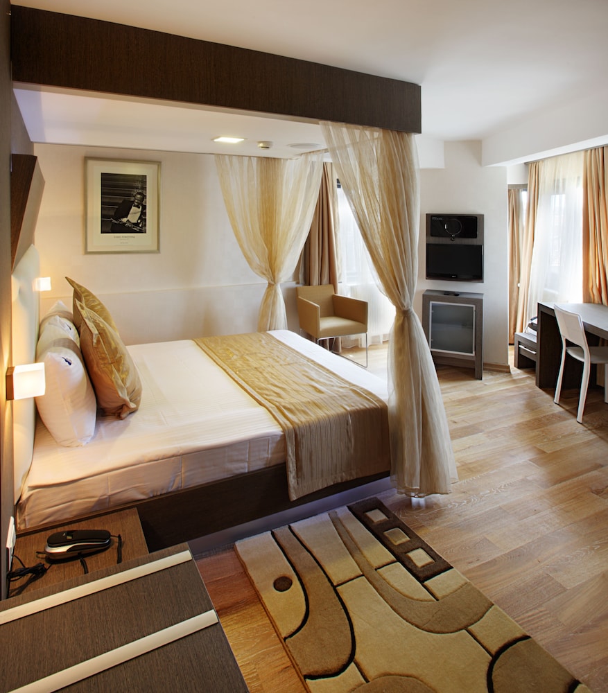 Jazz Hotel 47/70