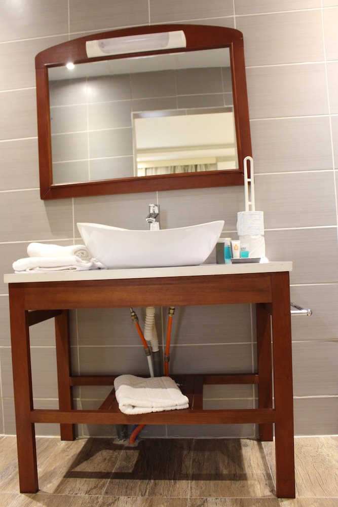 Lewat Hotel 29/30