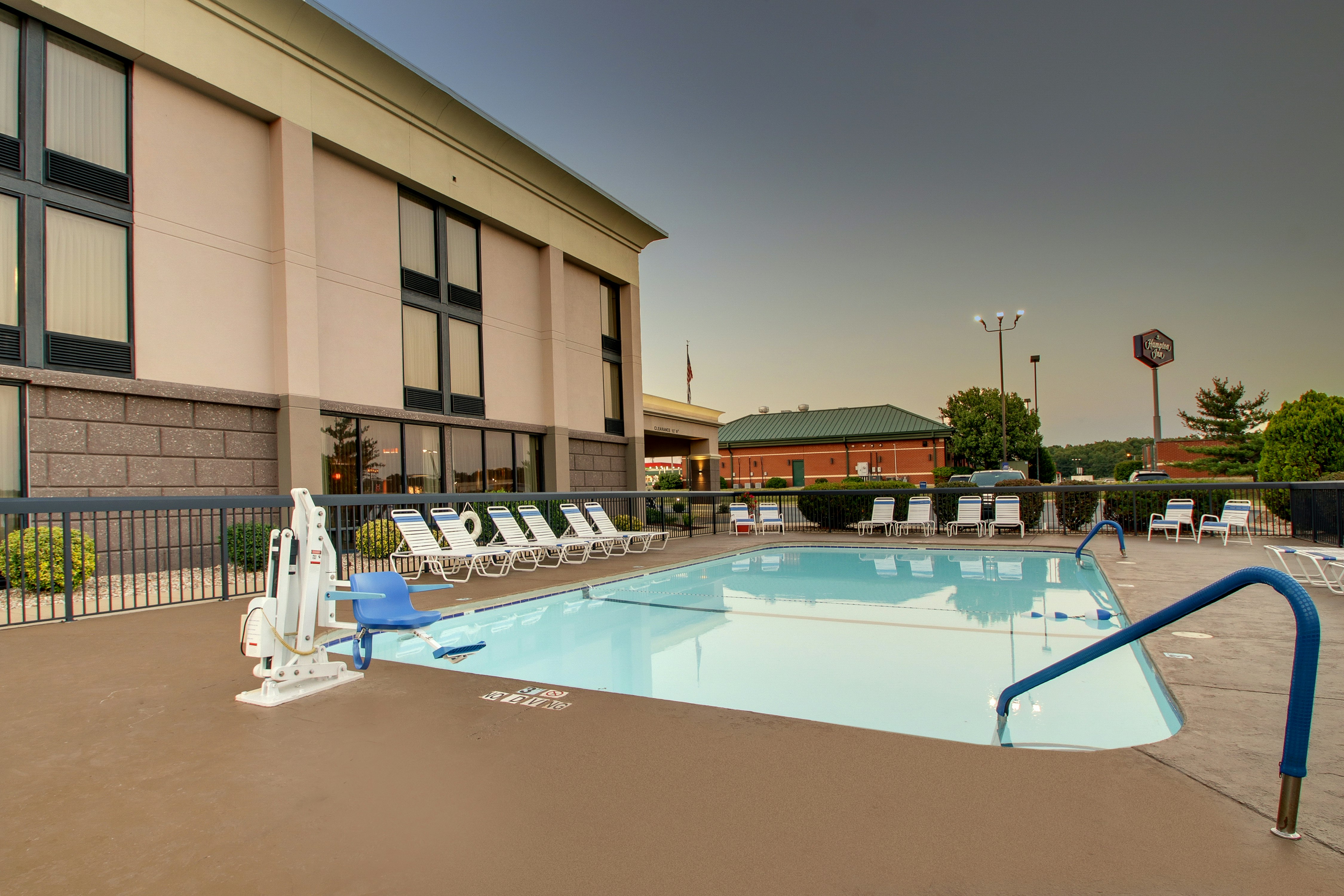 Hampton Inn Lebanon, MO 40/56
