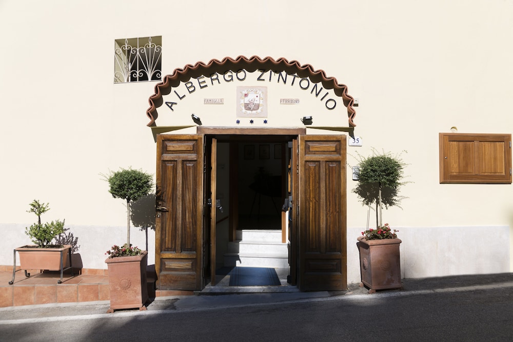 Zi'ntonio Hotel 6/50
