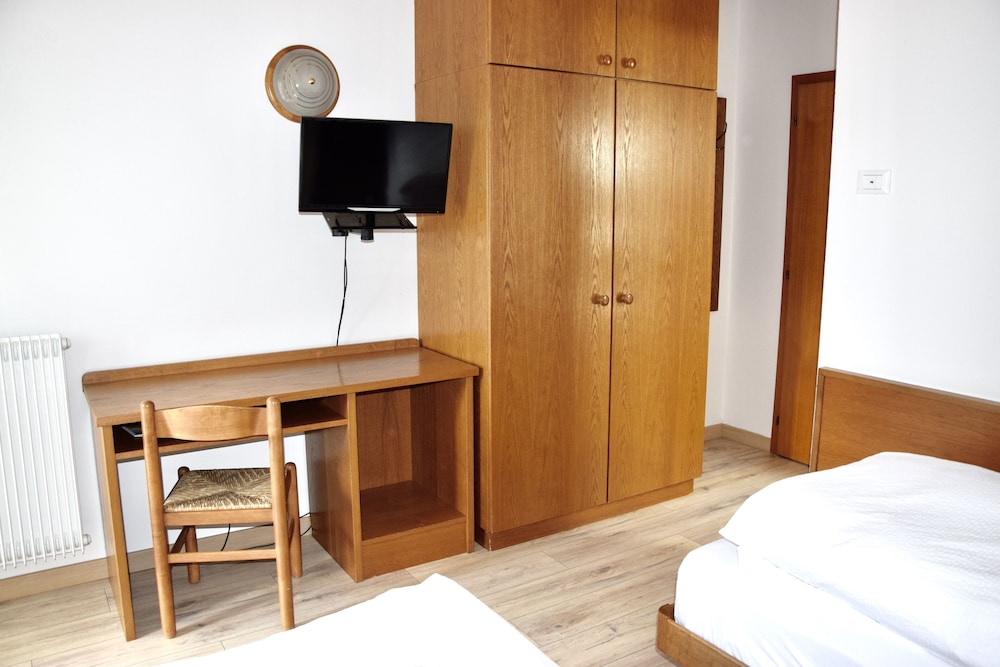 Hotel Ferrari 29/36